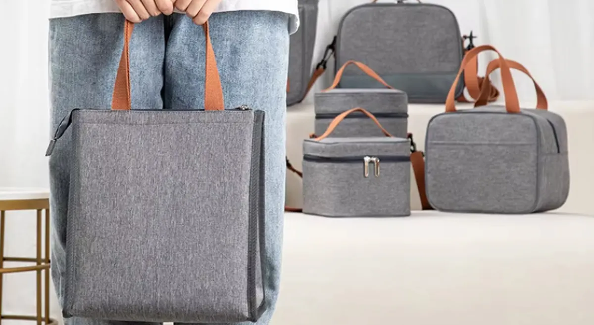 how to carry a lunch bag