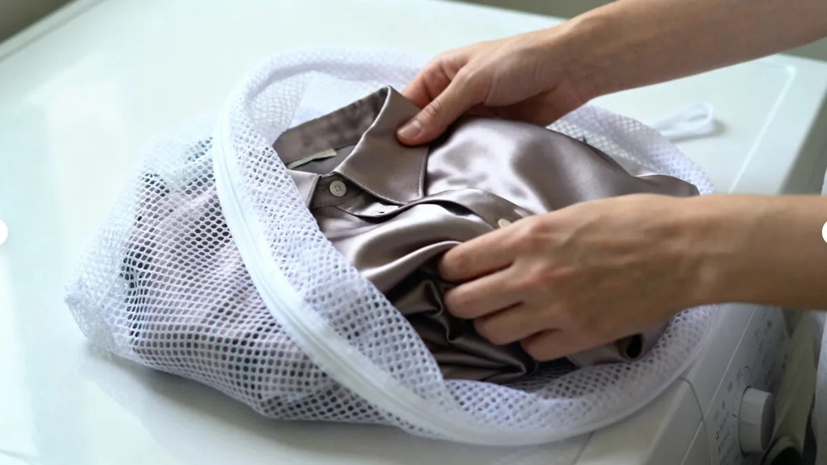 how to use laundry bag