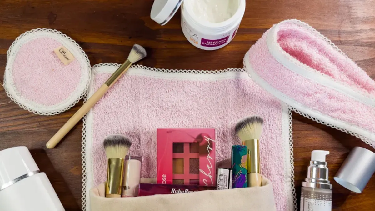 makeup bag organization tips
