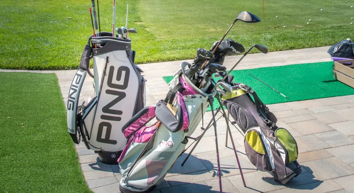 how much does a golf bag weigh